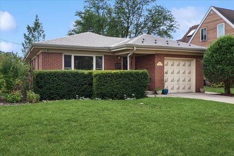 Tiny photo for 1485 E Forest Avenue, Des Plaines, IL 60018 (MLS # 12492084)