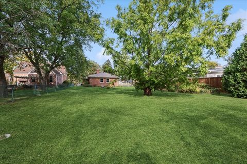 Tiny photo for 1485 E Forest Avenue, Des Plaines, IL 60018 (MLS # 12492084)