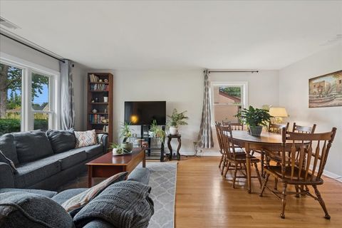 Tiny photo for 1485 E Forest Avenue, Des Plaines, IL 60018 (MLS # 12492084)