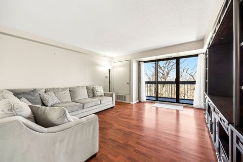 Tiny photo for 1800 Huntington Boulevard #412, Hoffman Estates, IL 60169 (MLS # 12614221)