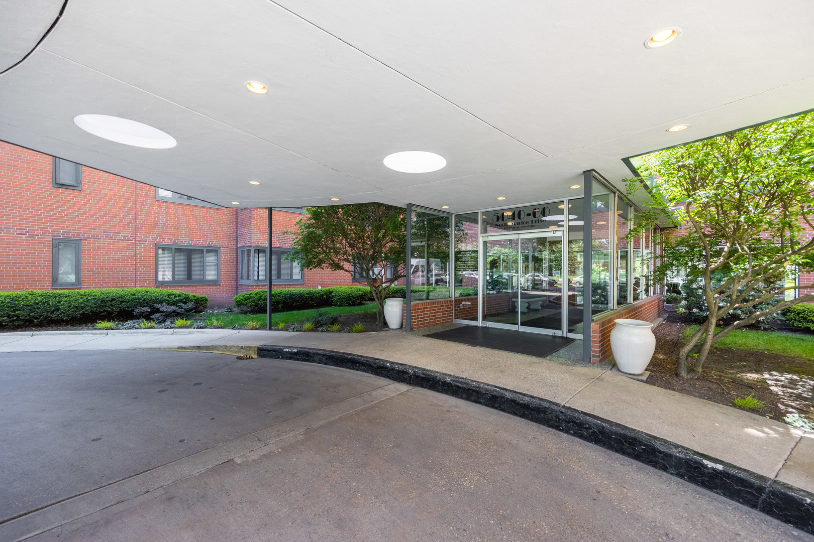 5060 N Marine Drive 2A