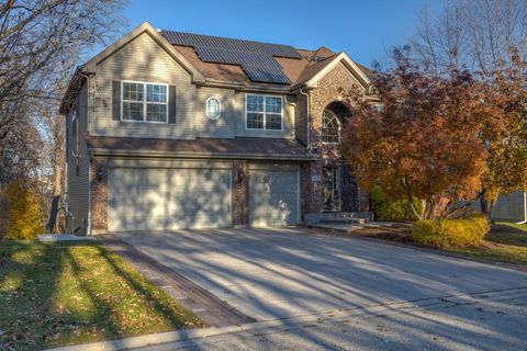 Tiny photo for 5670 Brentwood Drive, Hoffman Estates, IL 60192 (MLS # 12541861)