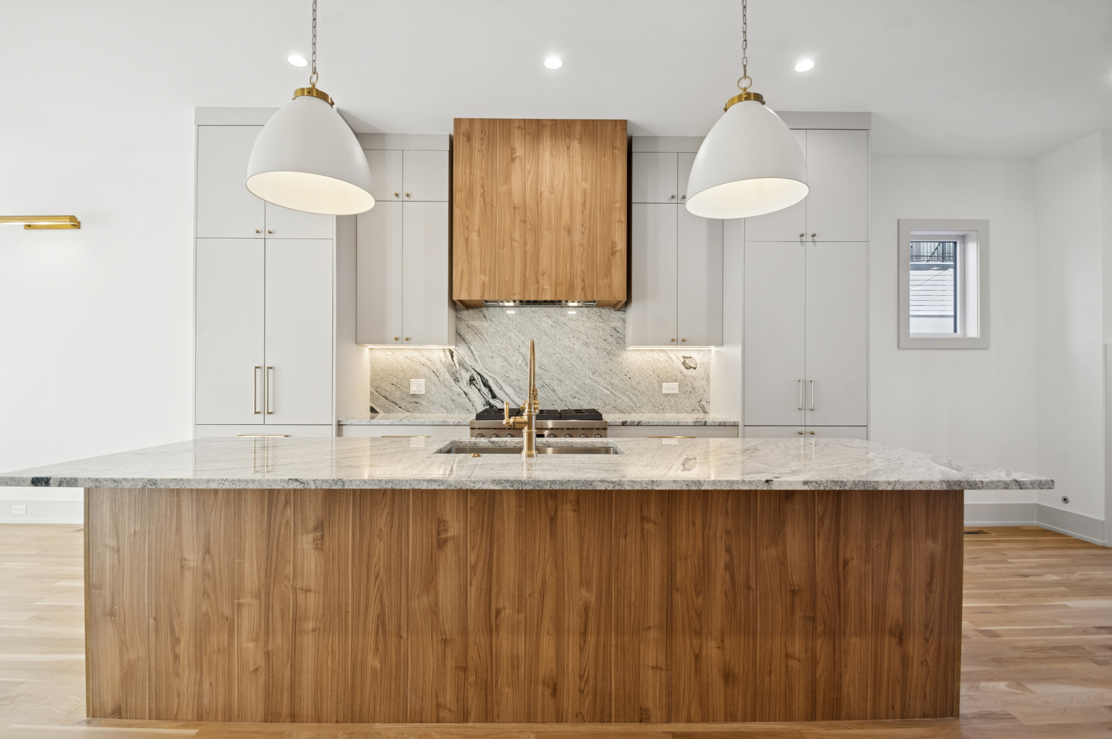 2246 W Lyndale Street 1