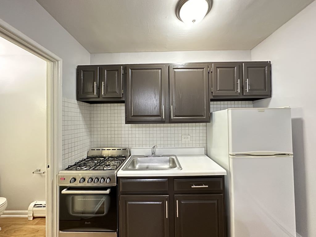 4537 N Dover Street 1C