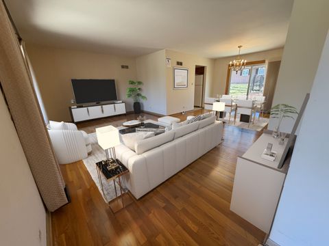 Tiny photo for 618 Crescent Drive, Downers Grove, IL 60516 (MLS # 12587454)