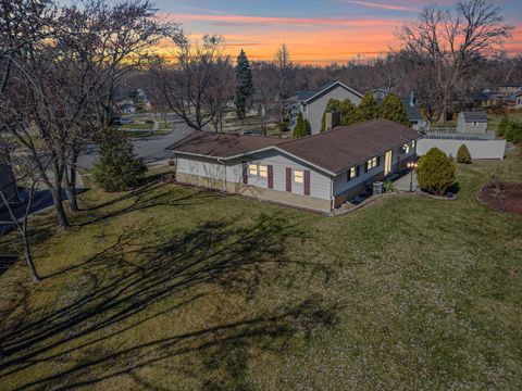 Tiny photo for 618 Crescent Drive, Downers Grove, IL 60516 (MLS # 12587454)