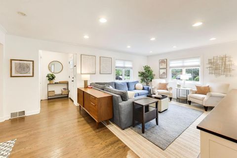 Tiny photo for 850 Kenton Road, Deerfield, IL 60015 (MLS # 12662162)