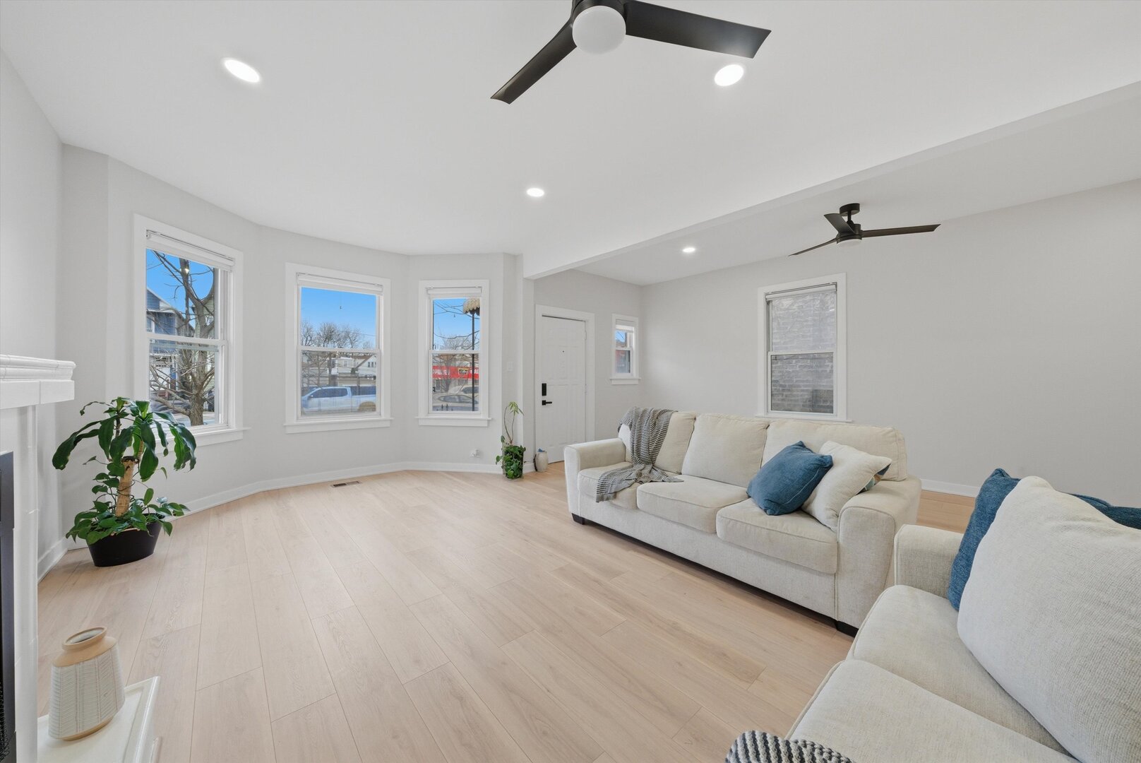 2721 N Western Avenue