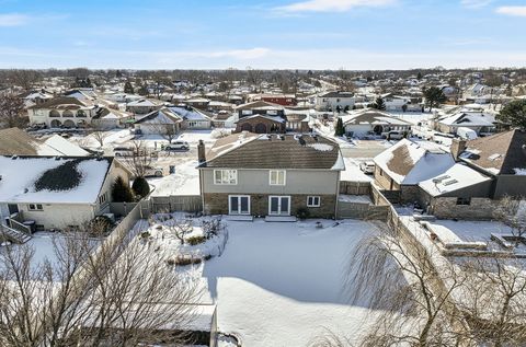 Tiny photo for 8732 W Surrey Park Park, Palos Hills, IL 60465 (MLS # 12555658)