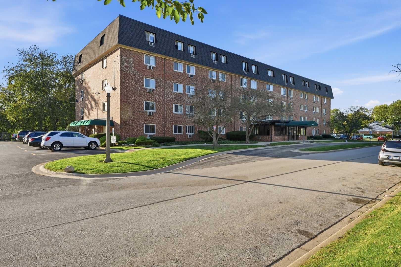 5011 Valley Lane 208