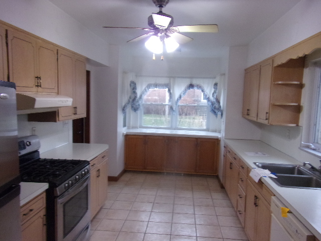 Leroy, Illinois 61752, United States, 3 Bedrooms Bedrooms, ,2 BathroomsBathrooms,Residential,Active,247904