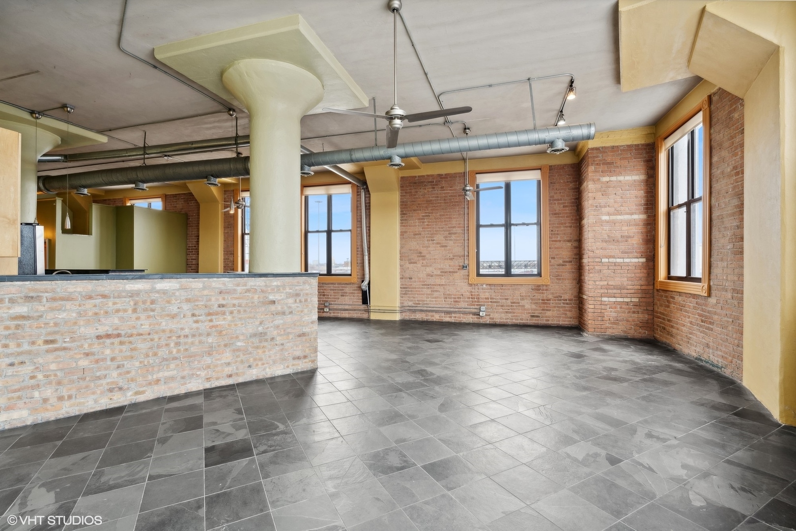 2675 W Grand Avenue 302