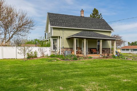 Tiny photo for 2136 N Zenith Avenue, Davenport, IA 52804 (MLS # 12625969)