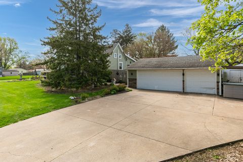 Tiny photo for 2136 N Zenith Avenue, Davenport, IA 52804 (MLS # 12625969)