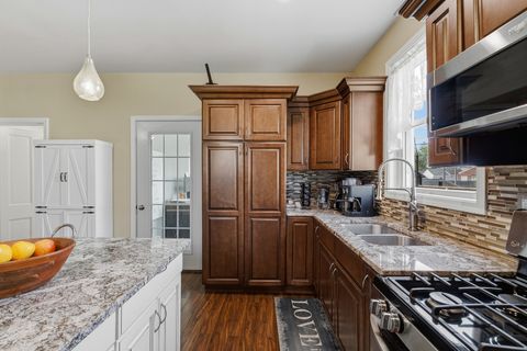 Tiny photo for 2136 N Zenith Avenue, Davenport, IA 52804 (MLS # 12625969)