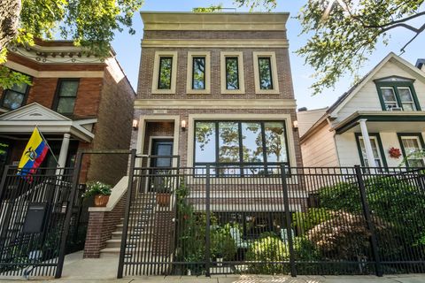 Photo of 1931 W CORNELIA Avenue, Chicago, IL 60657 (MLS # 12491220)