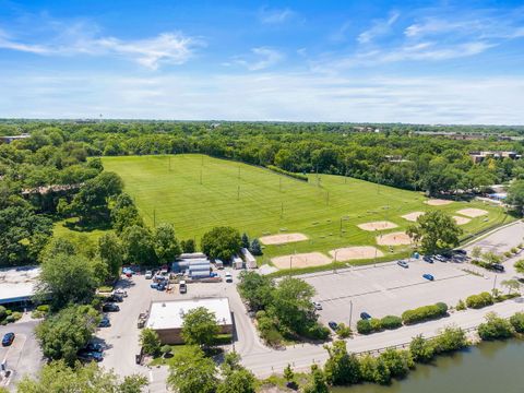 Tiny photo for 5535 E Lake Drive #2D, Lisle, IL 60532 (MLS # 12680018)
