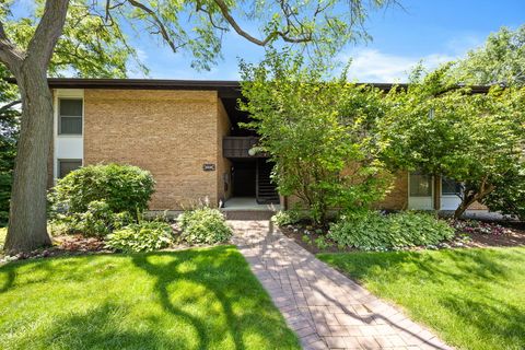 Tiny photo for 5535 E Lake Drive #2D, Lisle, IL 60532 (MLS # 12680018)