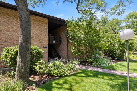 Photo of 5535 E Lake Drive #2D, Lisle, IL 60532 (MLS # 12680018)