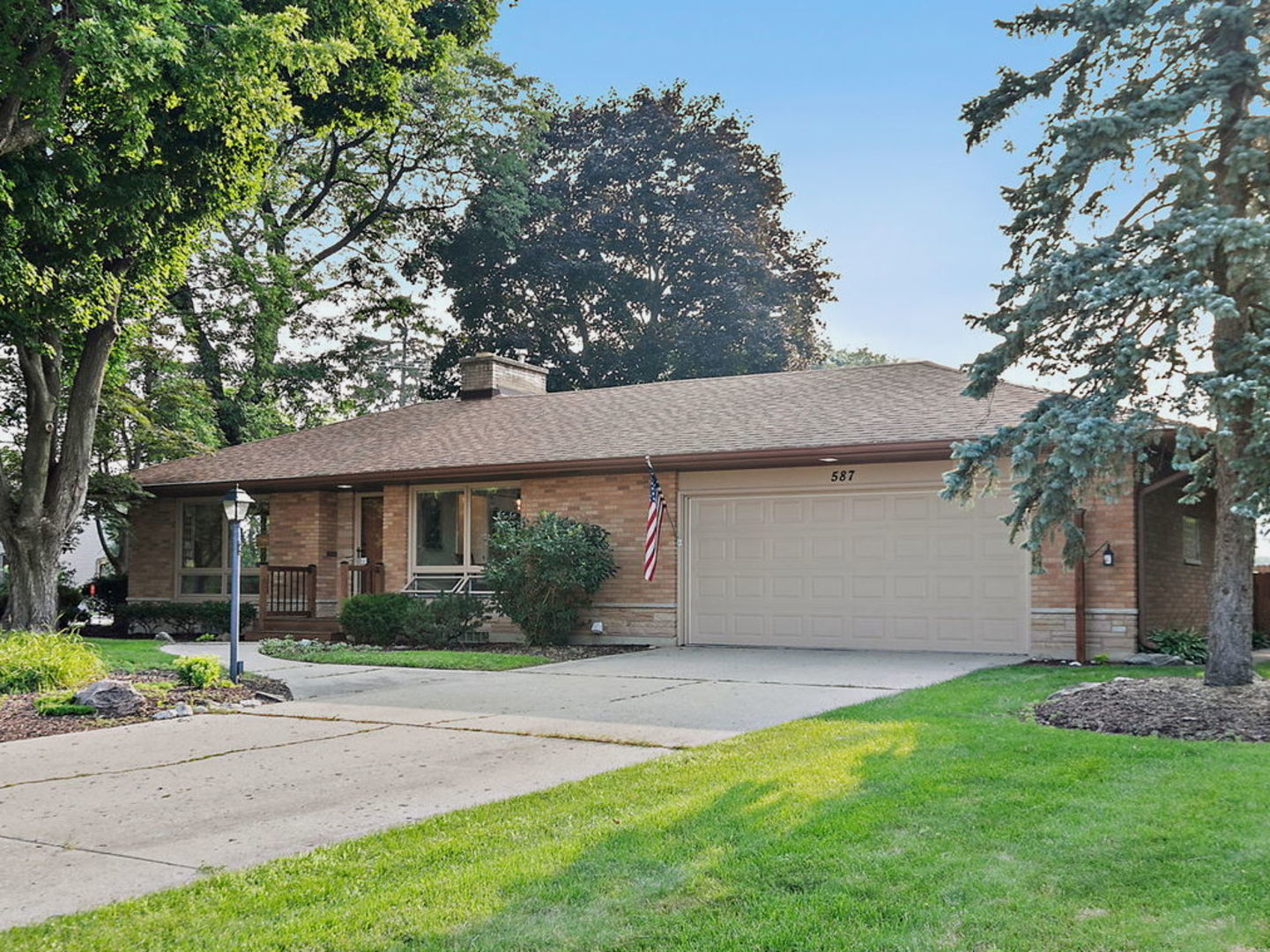 587 N Clifton Avenue