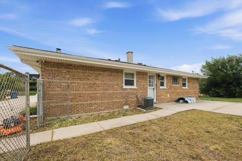 Tiny photo for 7920 W 91st Street, Hickory Hills, IL 60457 (MLS # 12714402)