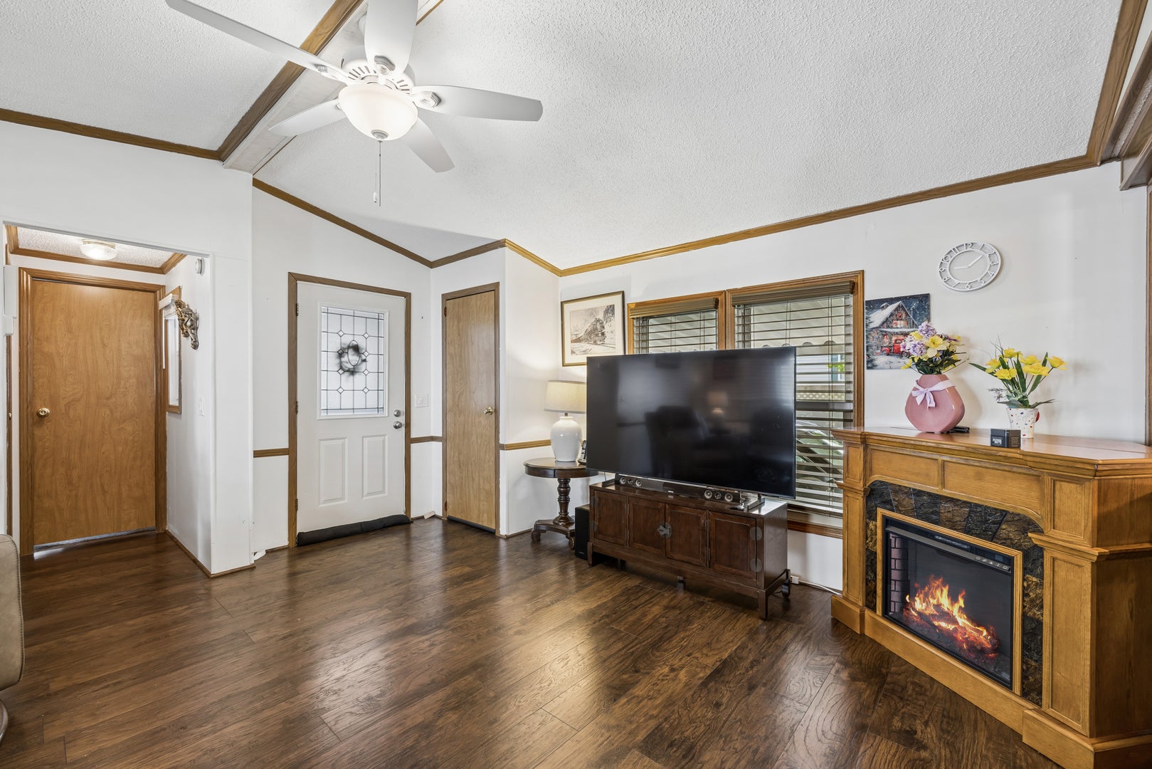 818 Oakbrook Drive