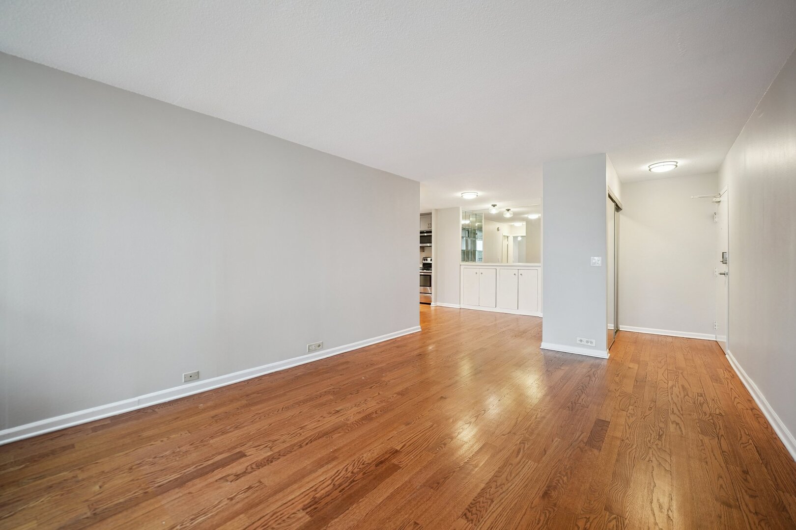 2740 N Pine Grove Avenue 6B