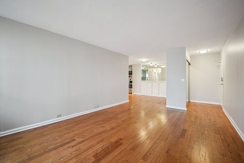 Tiny photo for 2740 N Pine Grove Avenue #6B, Chicago, IL 60614 (MLS # 12599795)