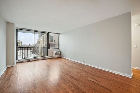 Photo of 2740 N Pine Grove Avenue #6B, Chicago, IL 60614 (MLS # 12599795)