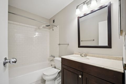 Tiny photo for 2740 N Pine Grove Avenue #6B, Chicago, IL 60614 (MLS # 12599795)