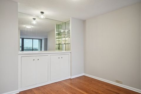 Tiny photo for 2740 N Pine Grove Avenue #6B, Chicago, IL 60614 (MLS # 12599795)