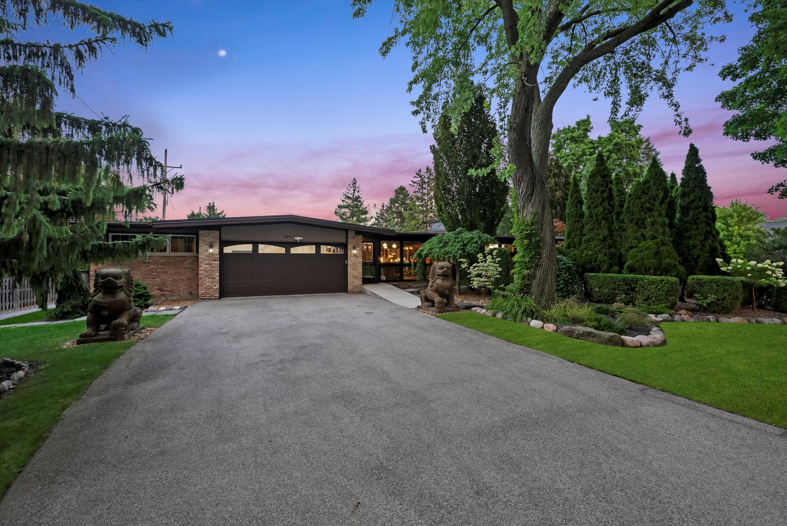 824 W Dorset Avenue W