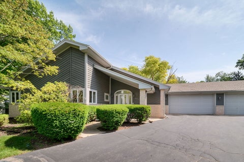 Photo of 16373 W Menna Lane, Lincolnshire, IL 60069 (MLS # 12689249)