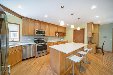 Tiny photo for 16373 W Menna Lane, Lincolnshire, IL 60069 (MLS # 12689249)