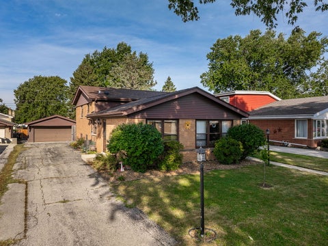 Tiny photo for 10536 S Kilbourn Avenue, Oak Lawn, IL 60453 (MLS # 12755527)