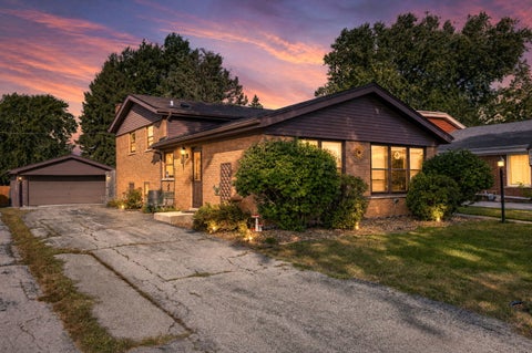 Tiny photo for 10536 S Kilbourn Avenue, Oak Lawn, IL 60453 (MLS # 12755527)