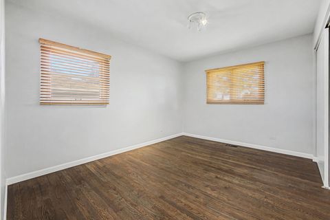 Tiny photo for 395 Washington Boulevard, Hoffman Estates, IL 60169 (MLS # 12561758)