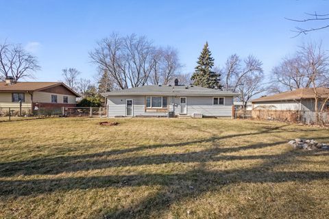 Tiny photo for 395 Washington Boulevard, Hoffman Estates, IL 60169 (MLS # 12561758)