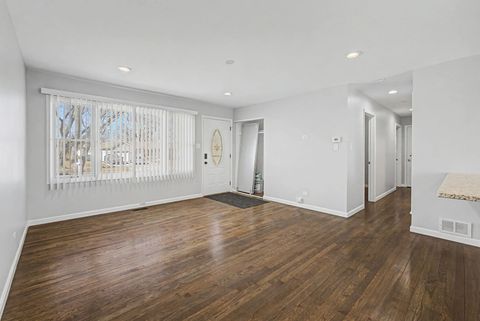 Tiny photo for 395 Washington Boulevard, Hoffman Estates, IL 60169 (MLS # 12561758)