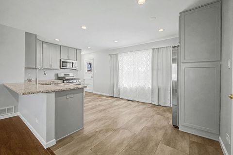 Tiny photo for 395 Washington Boulevard, Hoffman Estates, IL 60169 (MLS # 12561758)