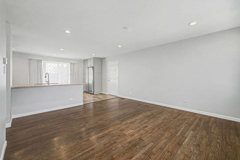 Tiny photo for 395 Washington Boulevard, Hoffman Estates, IL 60169 (MLS # 12561758)