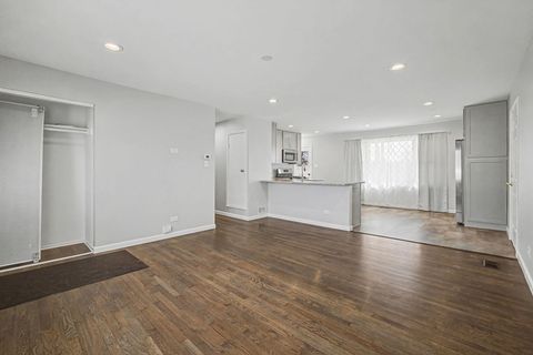 Tiny photo for 395 Washington Boulevard, Hoffman Estates, IL 60169 (MLS # 12561758)