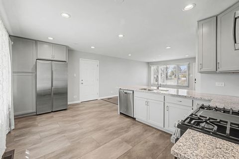 Tiny photo for 395 Washington Boulevard, Hoffman Estates, IL 60169 (MLS # 12561758)