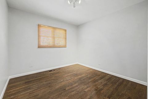 Tiny photo for 395 Washington Boulevard, Hoffman Estates, IL 60169 (MLS # 12561758)