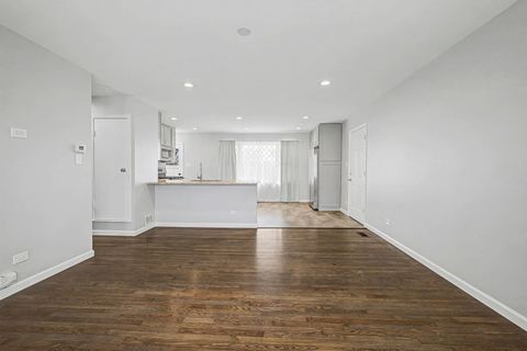 Tiny photo for 395 Washington Boulevard, Hoffman Estates, IL 60169 (MLS # 12561758)