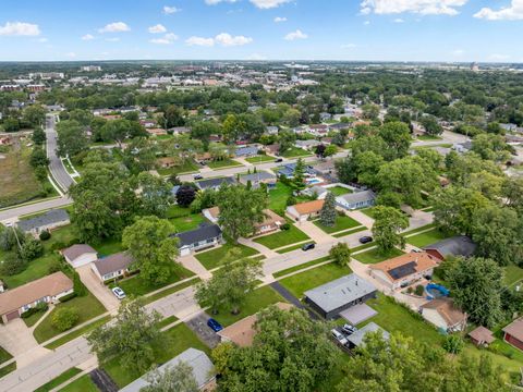 Tiny photo for 100 Des Plaines Lane, Hoffman Estates, IL 60169 (MLS # 12534076)