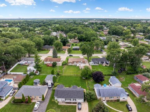 Tiny photo for 100 Des Plaines Lane, Hoffman Estates, IL 60169 (MLS # 12534076)