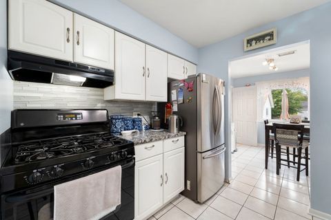 Tiny photo for 100 Des Plaines Lane, Hoffman Estates, IL 60169 (MLS # 12534076)