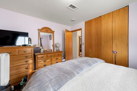 Tiny photo for 100 Des Plaines Lane, Hoffman Estates, IL 60169 (MLS # 12534076)