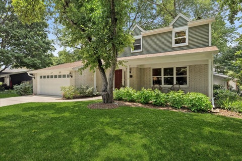 Photo of 619 Dawes Street, Libertyville, IL 60048 (MLS # 12712160)